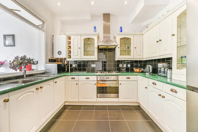 Photo 3 — 103 Warwick Road, Thornton Heath