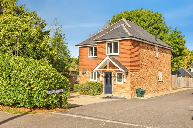 Walnut Close, Burgess Hill, photo 1