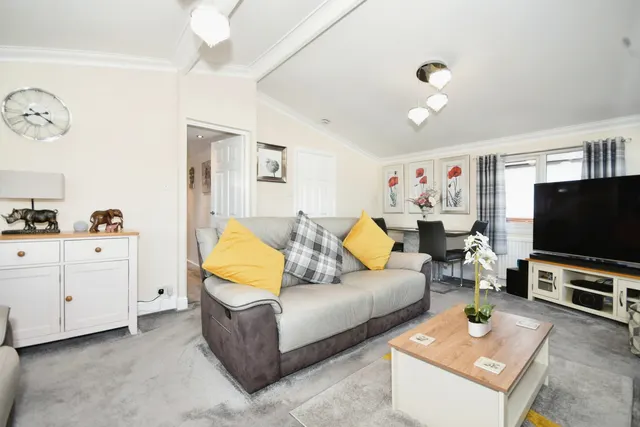 Sunningdale Park, CHESTERFIELD, Derbyshire, S42, photo 1