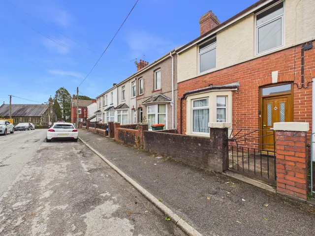 Park Avenue, Newport, NP10, photo 1