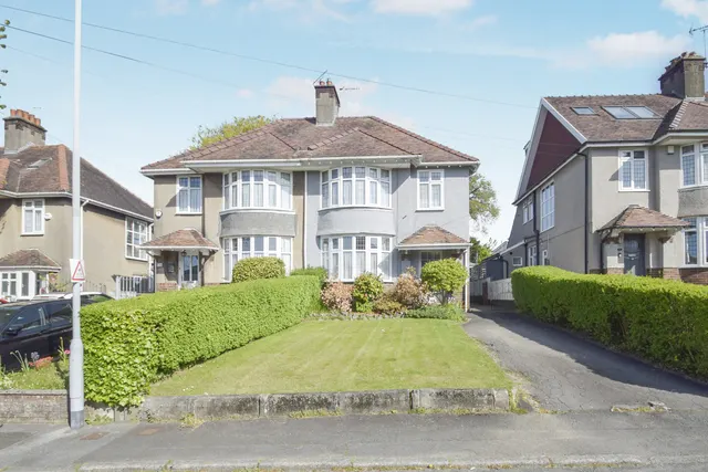 Caebryn Avenue, Sketty, Swansea, SA2, photo 1