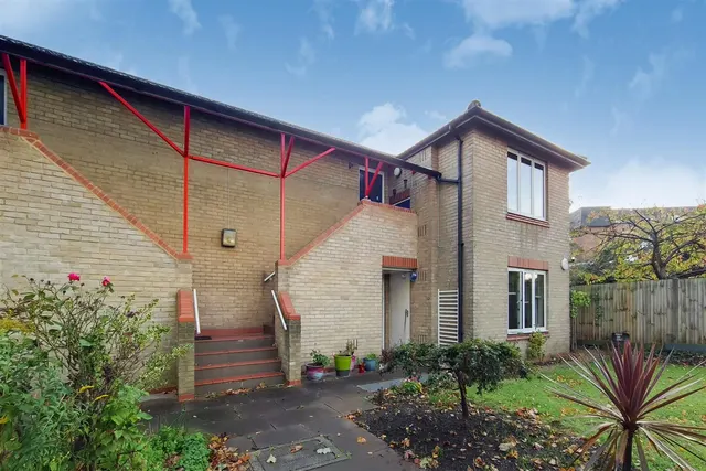 Photo 2 — Perryn Court, Grimwood Road, Twickenham Tw1