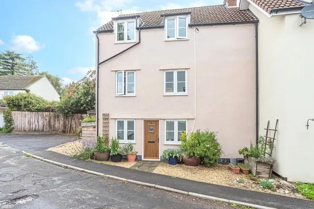 Golden Lane, Kingswood, photo 1