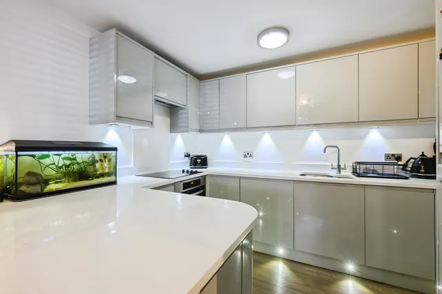 Westbury Close, Whyteleafe, CR3, photo 2