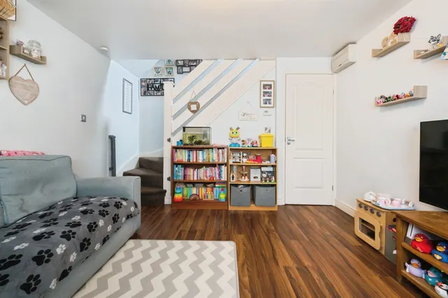Dart Road, West End, SO18, photo 3