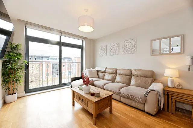 Guildford Street, Chertsey, KT16, photo 1