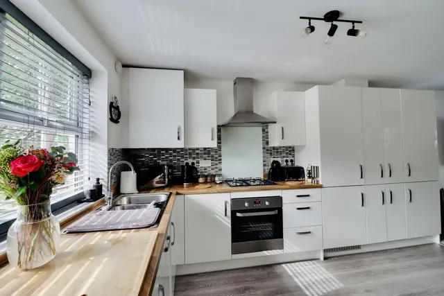 Manywells Close, Cullingworth, BD13, photo 3