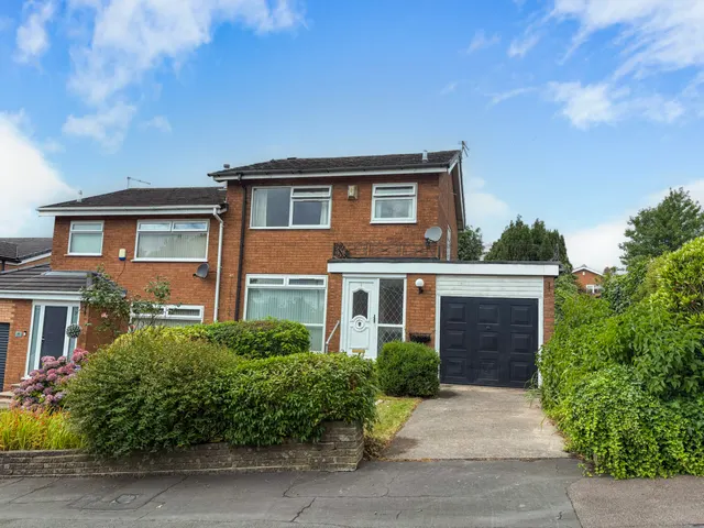 Moffat Close, Bolton, BL2 6UA, photo 1