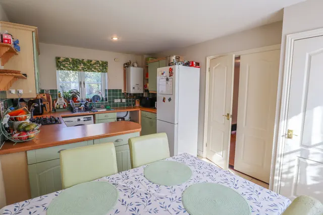 Springfield Drive, Calne, photo 2