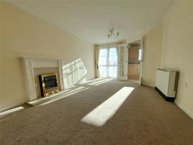 Oyster Lane, Byfleet, photo 1