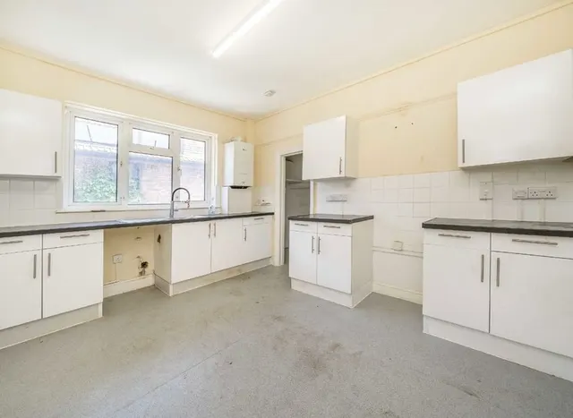 Photo 3 — Perryn Road, Acton, W3