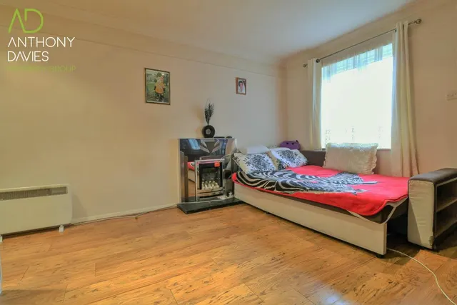 Photo 3 — Amwell Street, Hoddesdon EN11 8UN