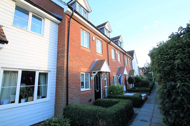 Rivenhall Way, Rochester, photo 1