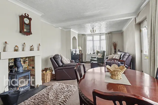 Upminster Road North, Rainham, RM13, photo 2