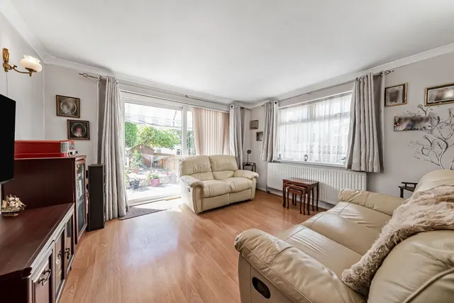 Craigwell Avenue, Lower Feltham, TW13, photo 3