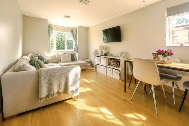 Photo 2 — Albert Walk, Crowthorne, Berkshire, RG45 7EB