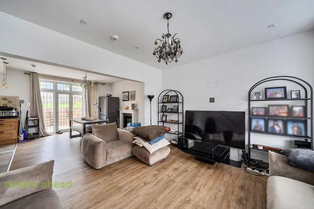 Byron Avenue, Coulsdon, CR5, photo 3