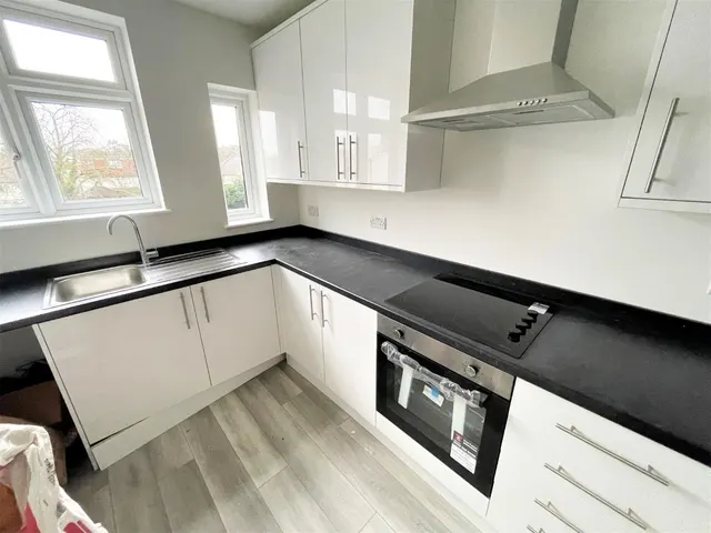 The Broadway, Mill Hill, photo 1