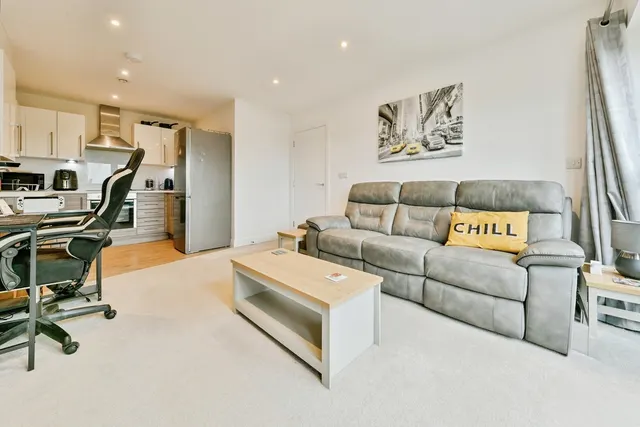 Photo 3 — Giles Crescent, Stevenage, Hertfordshire, SG1