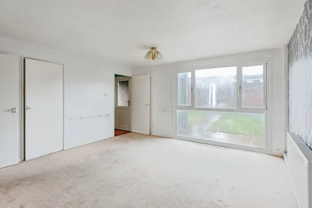 Apsley Court, Crawley, photo 1