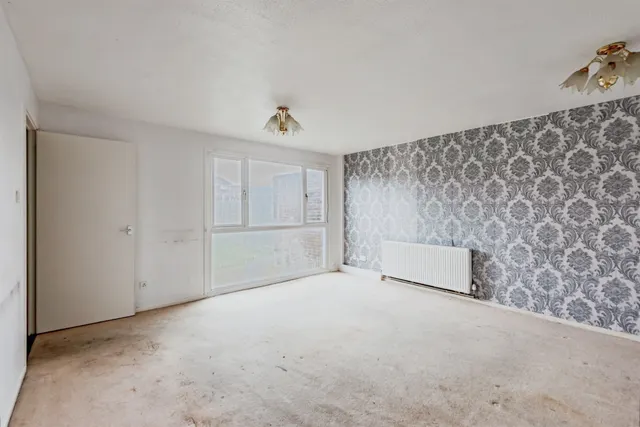 Photo 3 — Apsley Court, Crawley