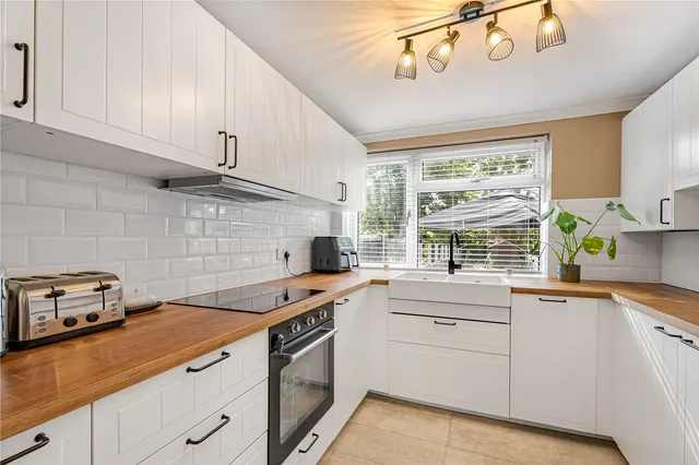Pembroke Road, SE25, photo 2