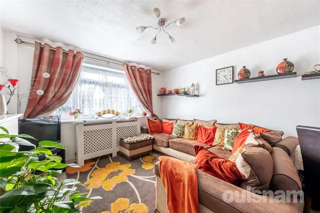 Photo 2 — Tredington Close, Redditch, Worcestershire, B98 7UR