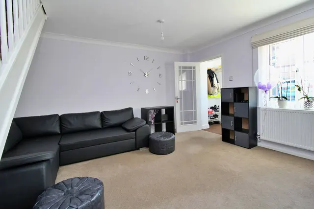 Photo 3 — Armstrong Close, Rugby, CV22 6TU