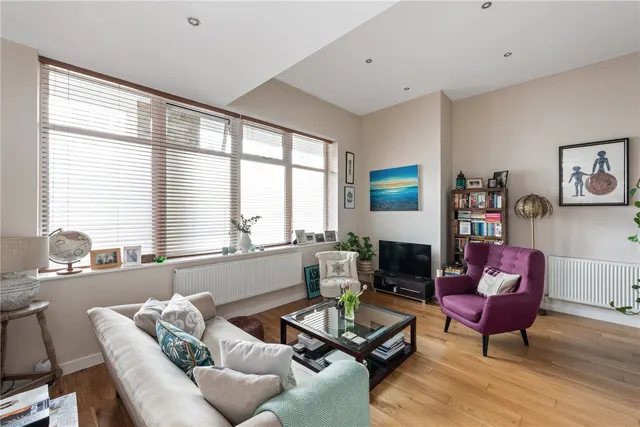 Shacklewell Lane, London, E8, photo 1