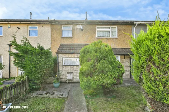 Bromley Close, Nottingham, NG6, photo 1