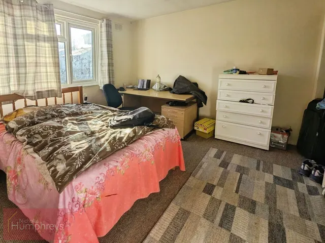 St Lukes Court, Hatfield, AL10, photo 3