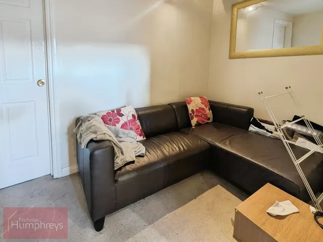 St Lukes Court, Hatfield, AL10, photo 2