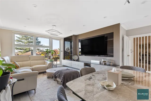 Hendon Lane, Finchley, N3, photo 1