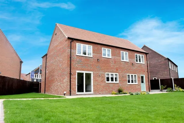 Photo 3 — Jenkins Avenue, Retford