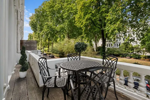 Photo 3 — Cornwall Gardens, London, SW7 4AZ