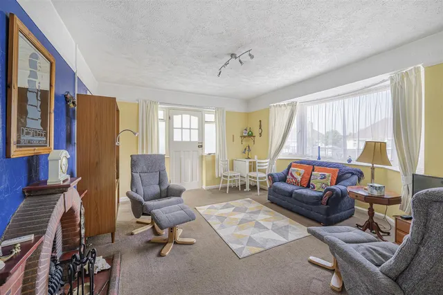 Horsham Avenue, Peacehaven, photo 2