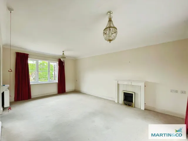Photo 2 — 11 Coverdale Court, Preston Road