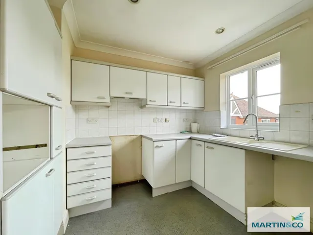 Photo 3 — 11 Coverdale Court, Preston Road
