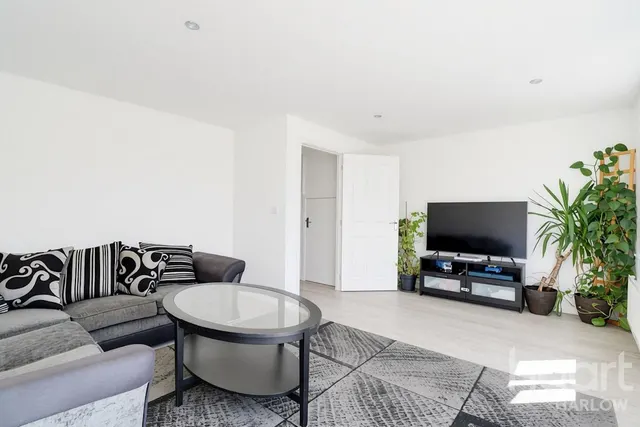 Juniper Road, Harlow, CM17, photo 2