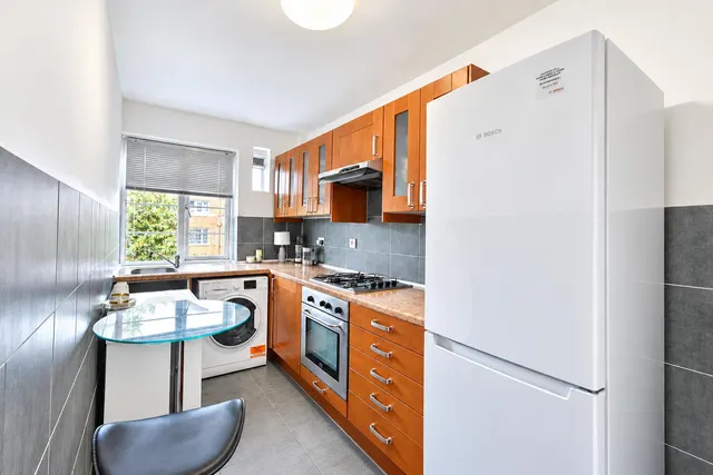Sheen Court, Richmond, TW10, photo 3