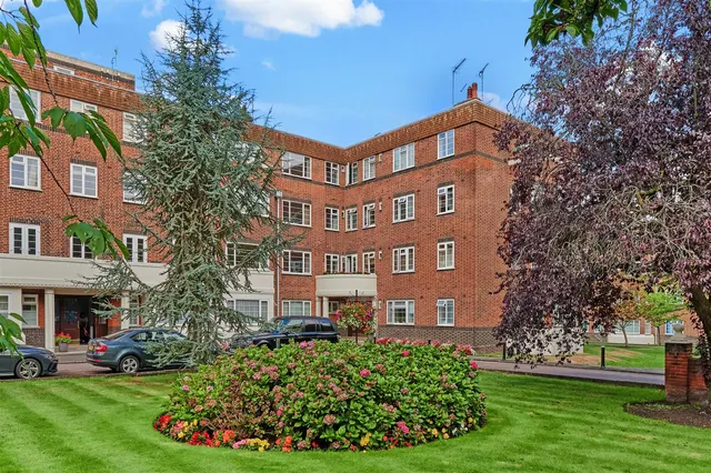 Sheen Court, Richmond, TW10, photo 1