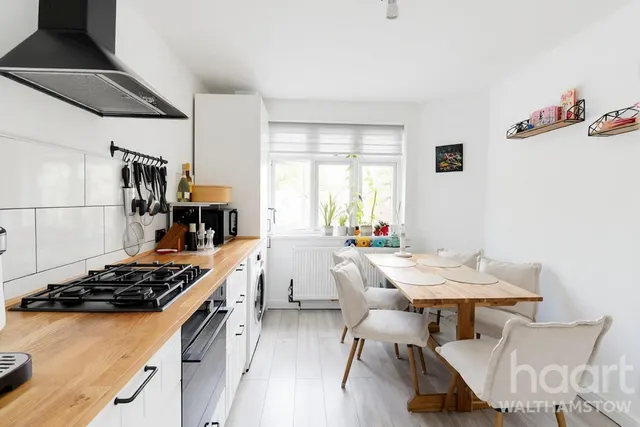 Kingsley Gardens, Chingford, E4, photo 2