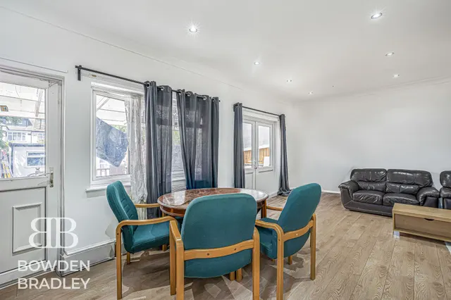 Photo 3 — Marlands Road, Clayhall, IG5