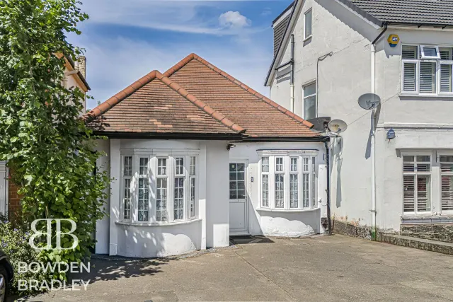 Marlands Road, Clayhall, IG5, photo 1