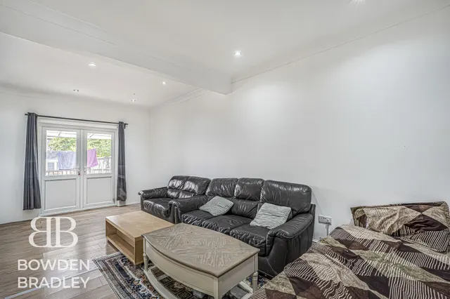 Photo 2 — Marlands Road, Clayhall, IG5