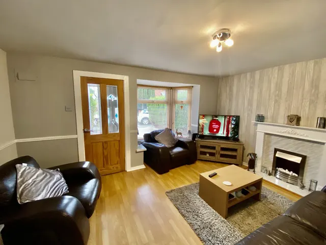 Cricket Street, Denton, M34, photo 3