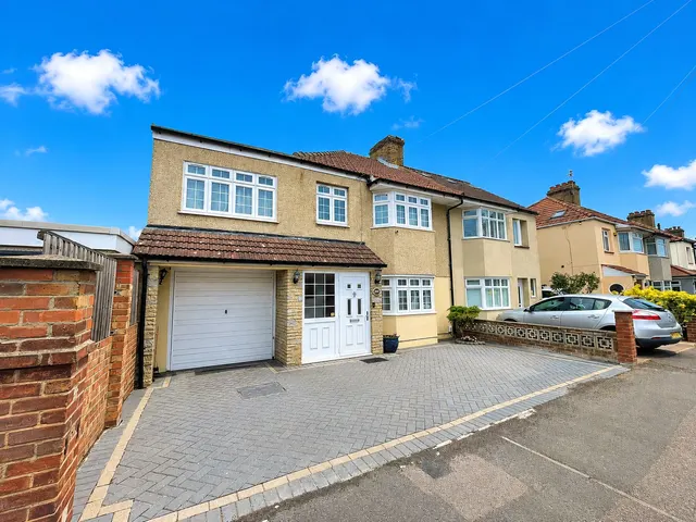 Photo 3 — Elsa Road, Welling, DA16