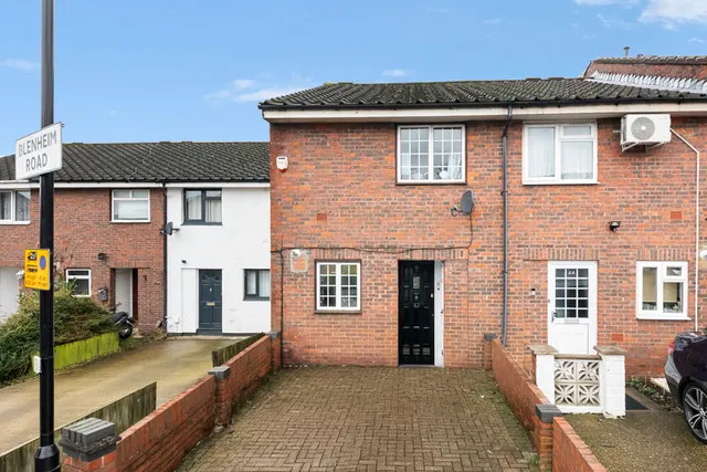 Blenheim Road, Northolt, UB5, photo 1