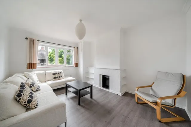 Photo 2 — Honeywell Road, Battersea, London, SW11