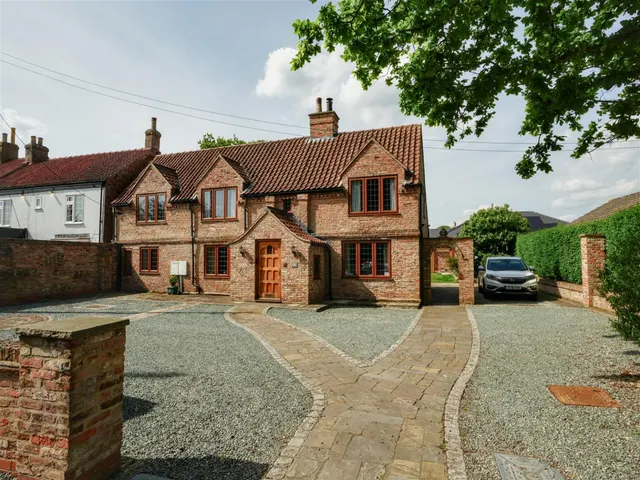 Oakwell, The Village, YO32, photo 1